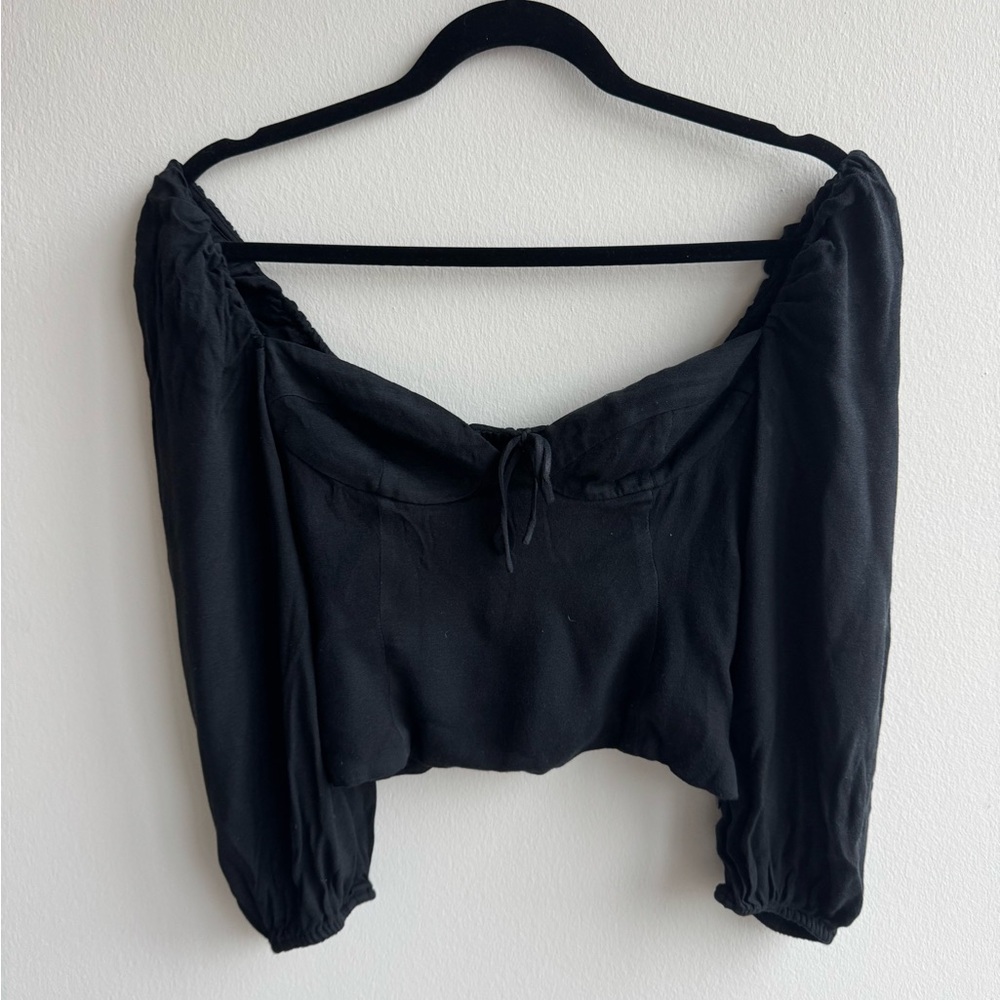 Aritzia Wilfred Black Off Shoulder Crop Top Long Sleeve in XS, worn once